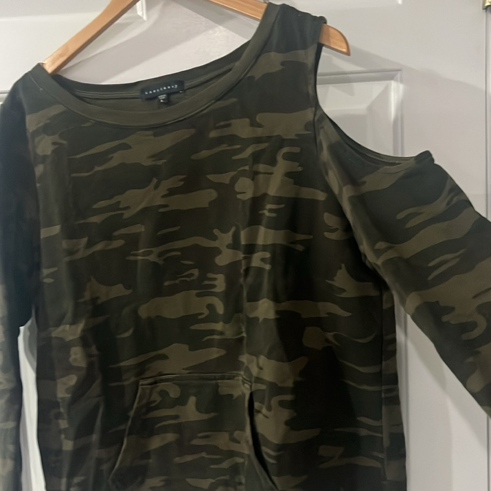 Sanctuary Camo Crewneck Cold Shoulder Long Sleeve Top Size L - Picture 3 of 5